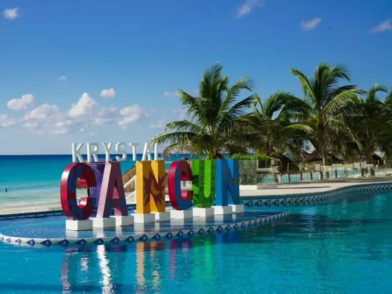 Alberca panorámica con bar Krystal Cancún